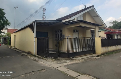 Rumah Hook Selangkah Ke Pasar dan Stasiun Purwokerto