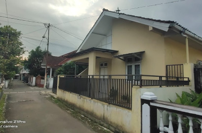 Rumah Hook Selangkah Ke Pasar dan Stasiun Purwokerto
