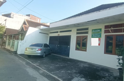 DIJUAL RUMAH LUAS TANAH 435 M2, 5MENIT TERMINAL TIRTONADI