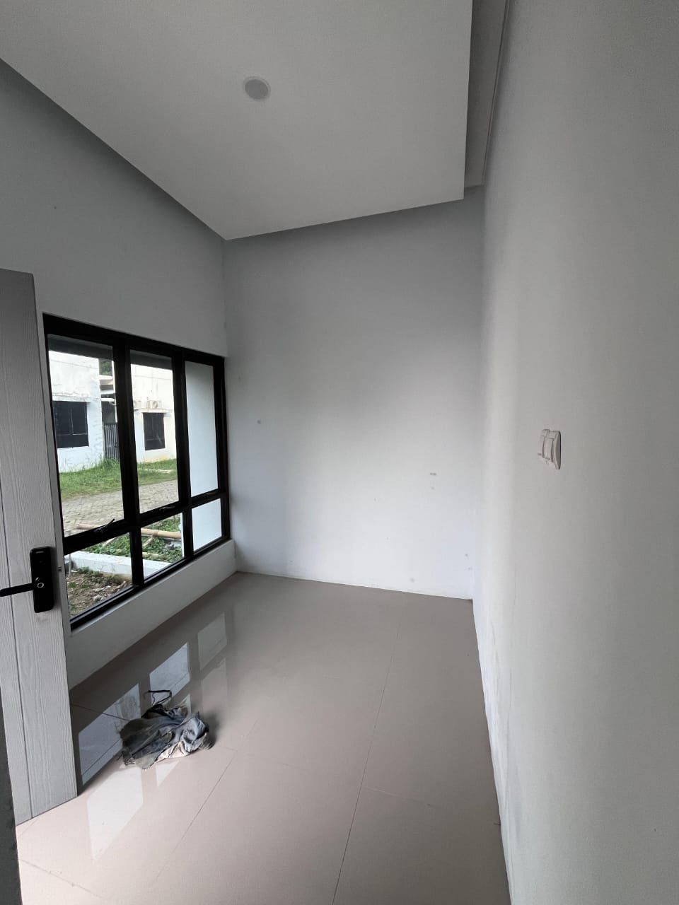 RUMAH MINIMALIS 2 LANTAI BANGUNAN BARU, 5 MENIT RSU DADI KELUARGA