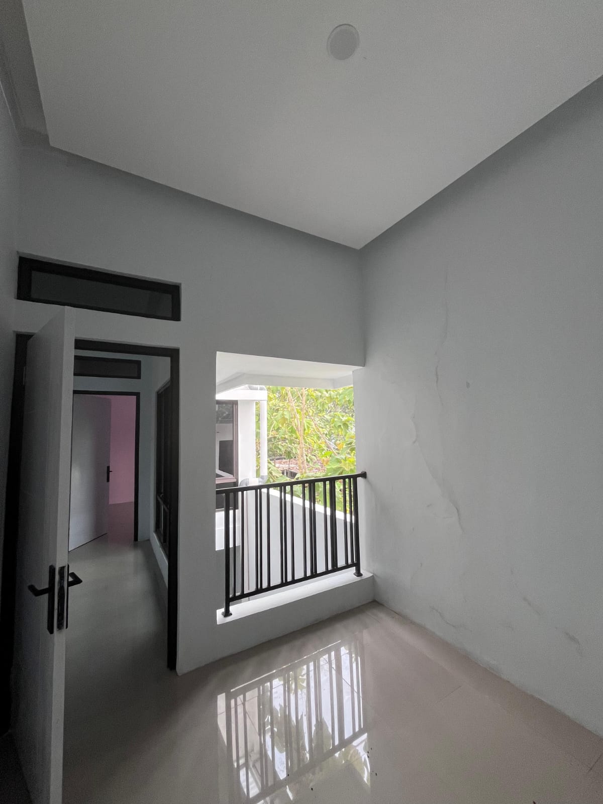 RUMAH MINIMALIS 2 LANTAI BANGUNAN BARU, 5 MENIT RSU DADI KELUARGA