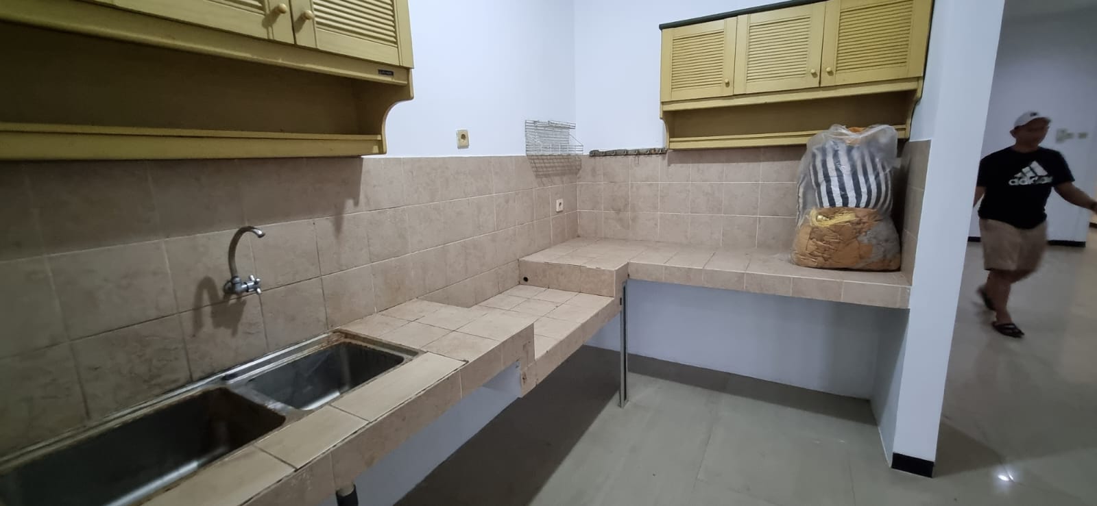 Disewakan Rumah Luas Di Perumahan Tengah Kota dekat dengan Kampus