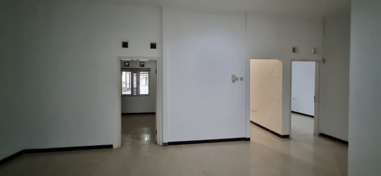 Disewakan Rumah Luas Di Perumahan Tengah Kota dekat dengan Kampus