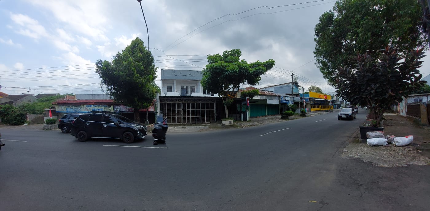 Disewakan Ruko 2 Lantai Baru Renov Pinggir Jalan Besar Dekat GOR Satria