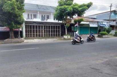 Disewakan Ruko 2 Lantai Baru Renov Pinggir Jalan Besar Dekat GOR Satria