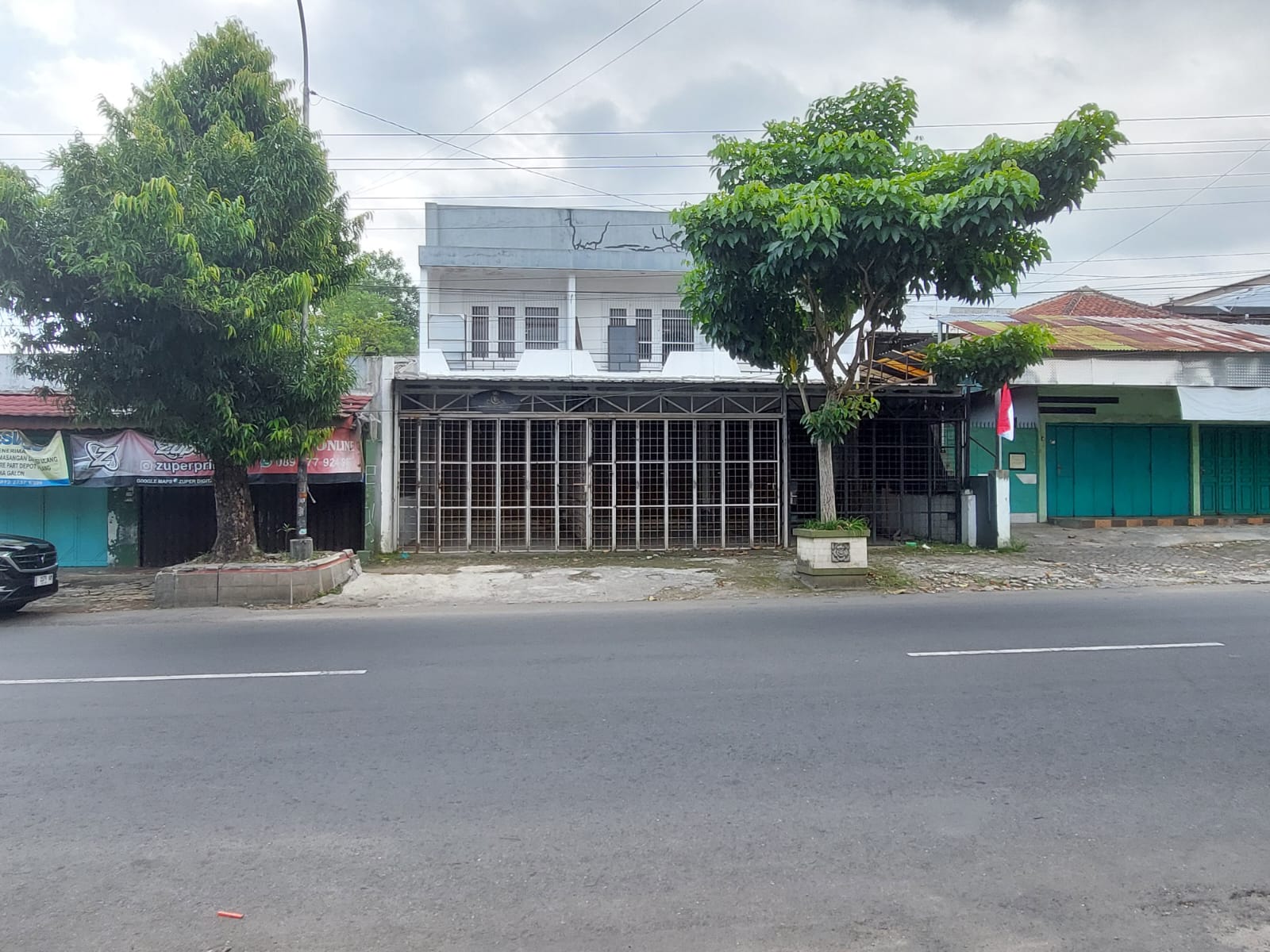 Disewakan Ruko 2 Lantai Baru Renov Pinggir Jalan Besar Dekat GOR Satria