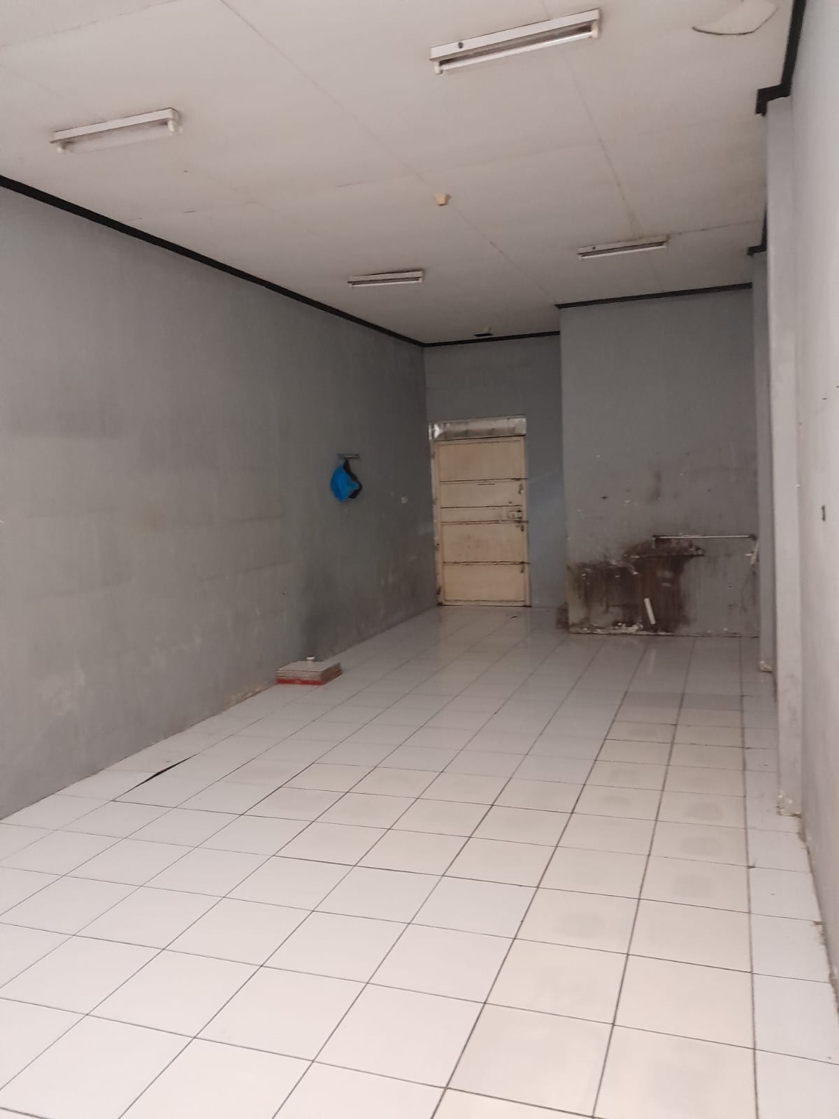 Disewakan Toko Pinggir Jalan Dekat GOR
