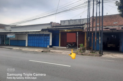 Disewakan Toko Pinggir Jalan Dekat GOR