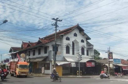 TANAH BANGUNAN KOMERSIL STRATEGIS SELANGKAH PASAR STAN MAGUWOHARJO