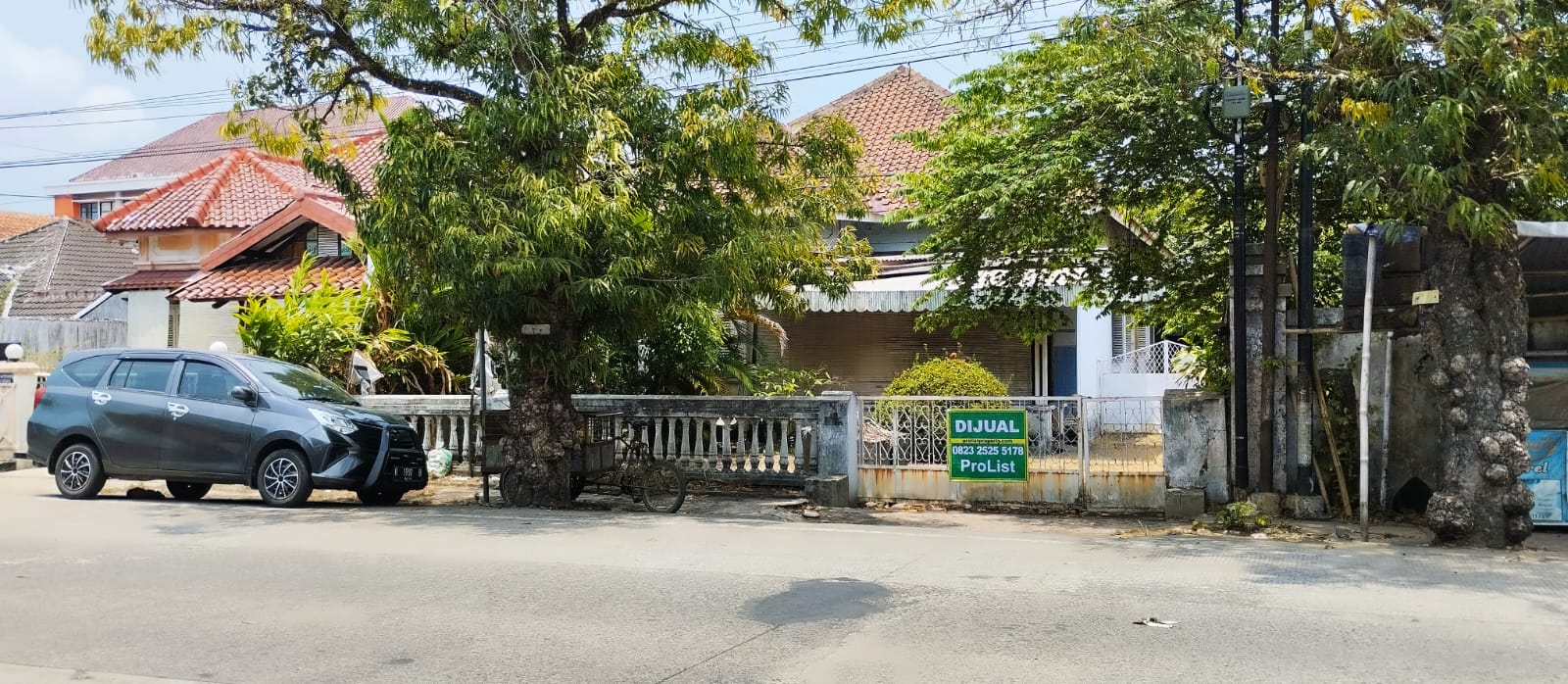 DIJUAL RUMAH LUAS DAN STARTEGIS PINGGIR JALAN DI DAERAH CILACAP
