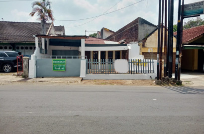 Disewakan Rumah Pinggir Jalan Ramai Di Purwokerto Selatan - Wahid Hasyim andhang