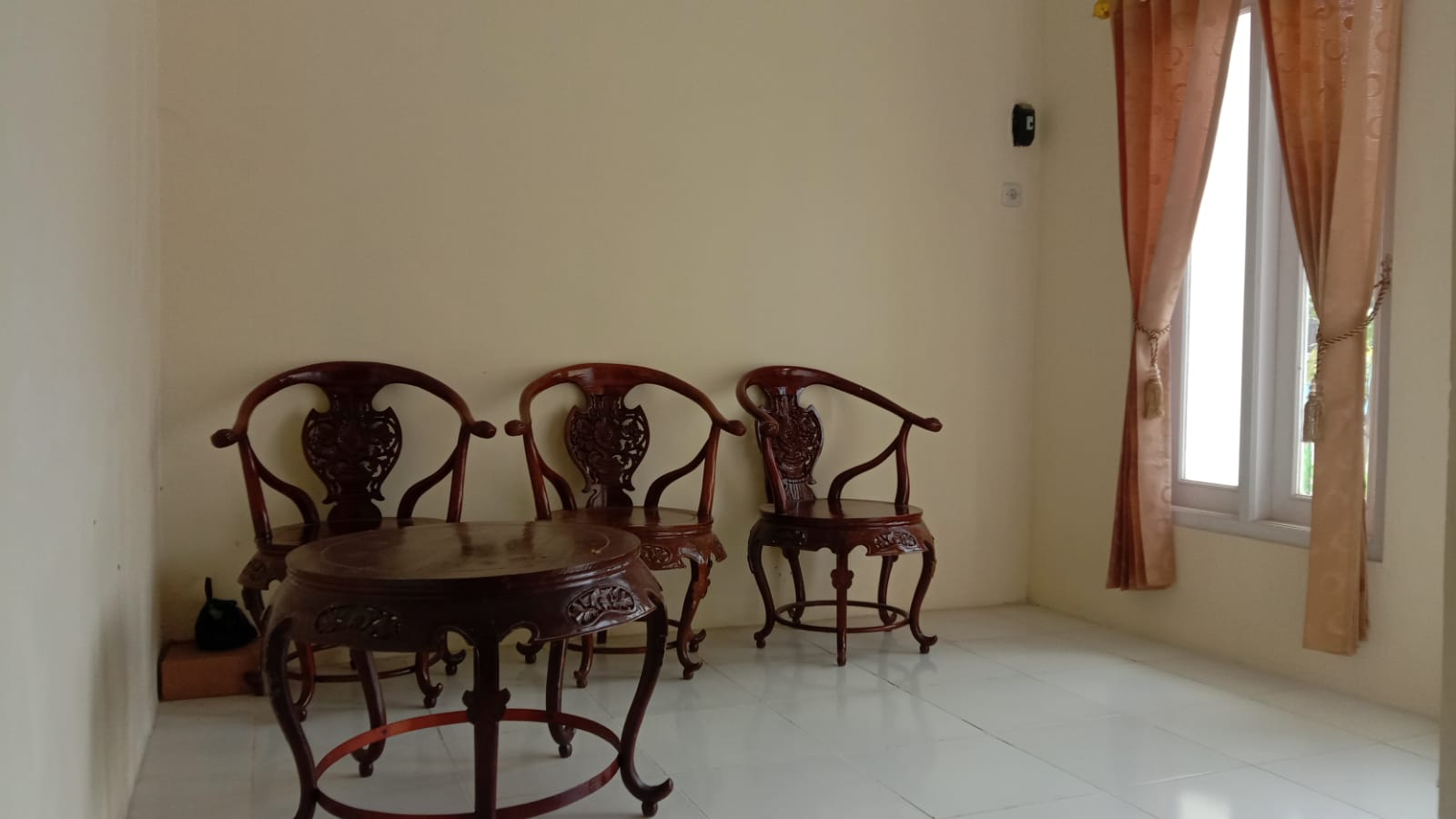 Dijual Rumah Cantik dan Tempat Usaha di Perum 5 Menit ke RS Wiradadi Keluarga - Graha Agung Karang Nanas