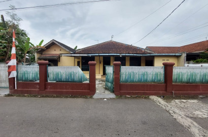 Dijual Rumah Bangunan Jawa Halaman Luas Di Purwokerto Barat - JL Raji Mustofa Bantarsoka
