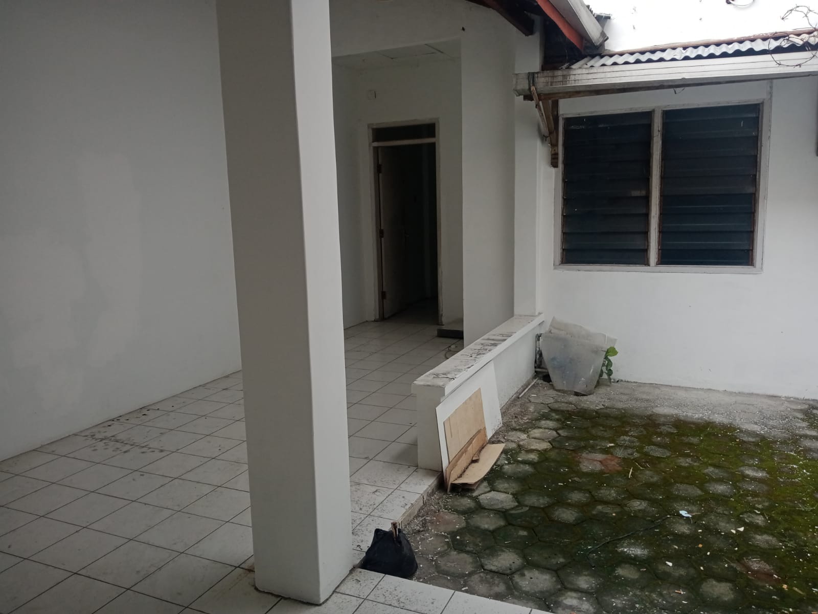 Disewakan Ruko 2 Lantai di Komplek Pertokoan Purwokerto Selatan - Andang