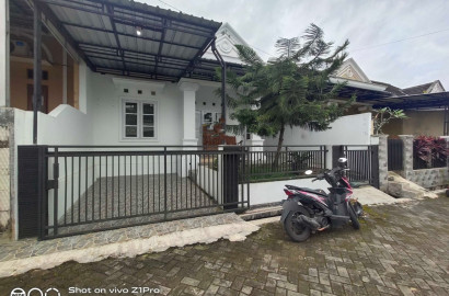 Rumah Bagus Akses Jalan Lebar 3 Mobil Lokasi Area Kampus UNSUD