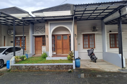 Disewakan Rumah Cantik Terawat Full Furniture Dekat Kampus UNSUD dan GOR
