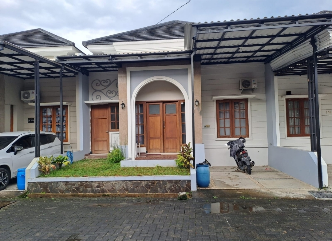 Disewakan Rumah Cantik Terawat Full Furniture Dekat Kampus UNSUD dan GOR