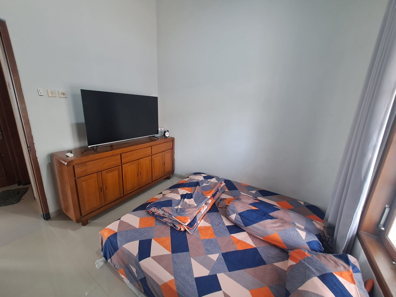 Disewakan Rumah Cantik Terawat Full Furniture Dekat Kampus UNSUD dan GOR