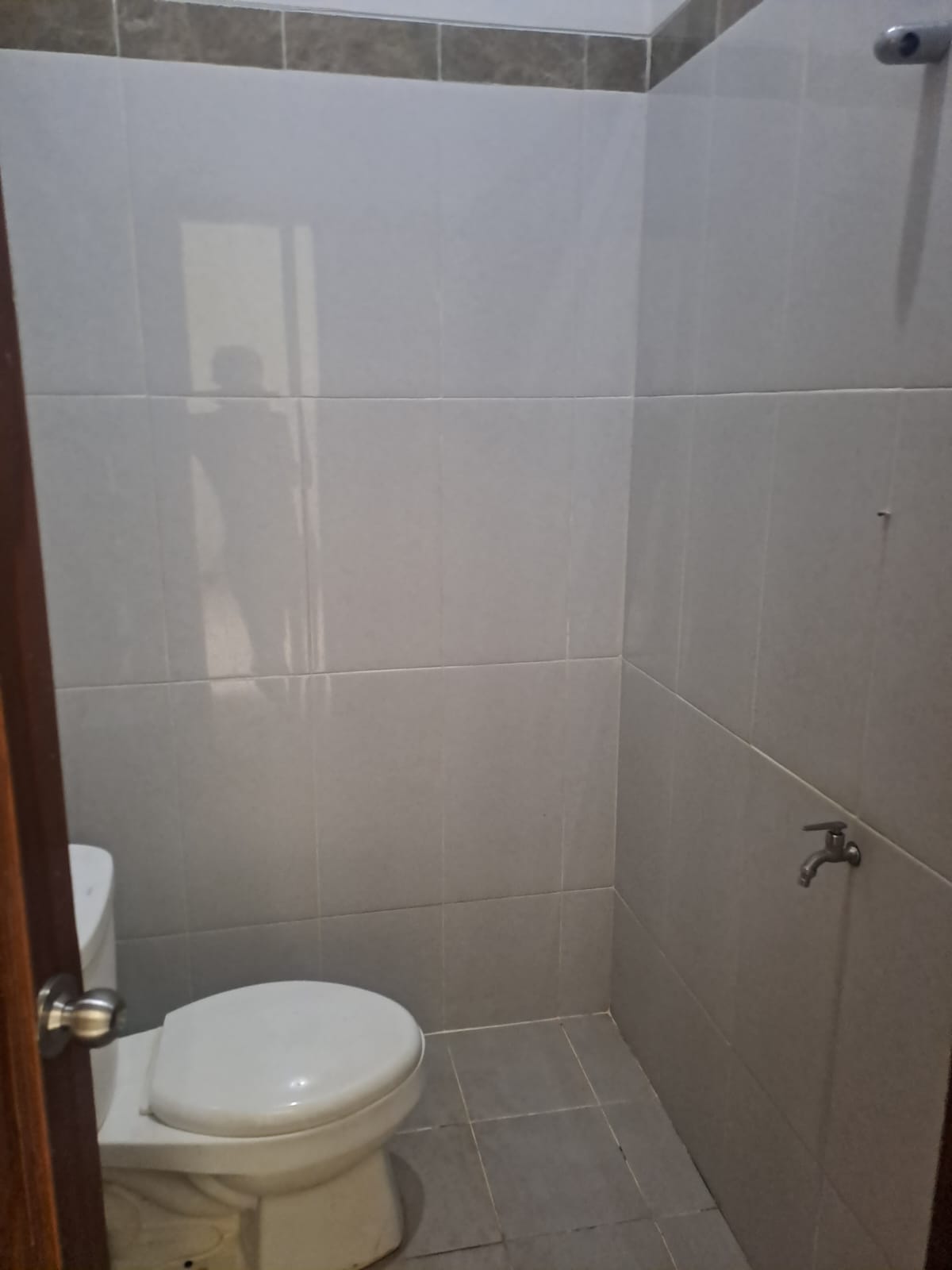 Disewakan Rumah Cantik Terawat Full Furniture Dekat Kampus UNSUD dan GOR