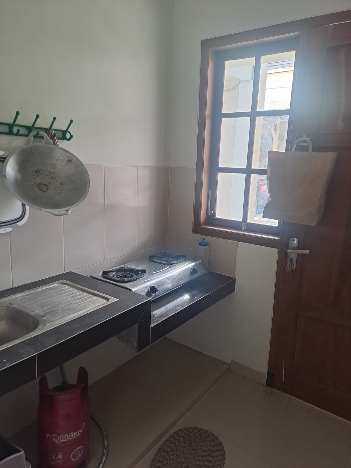 Disewakan Rumah Cantik Terawat Full Furniture Dekat Kampus UNSUD dan GOR