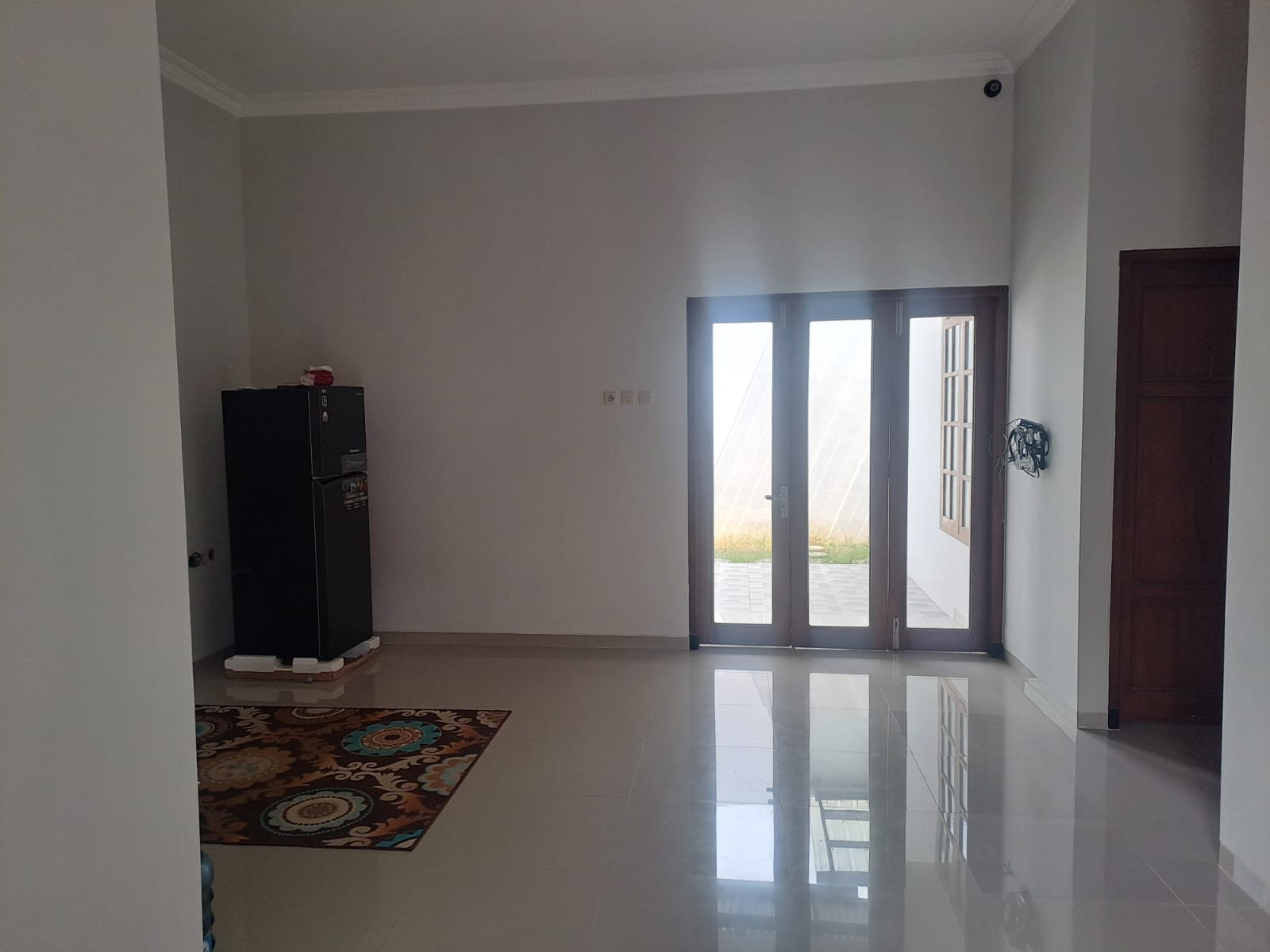 Disewakan Rumah Cantik Terawat Full Furniture Dekat Kampus UNSUD dan GOR