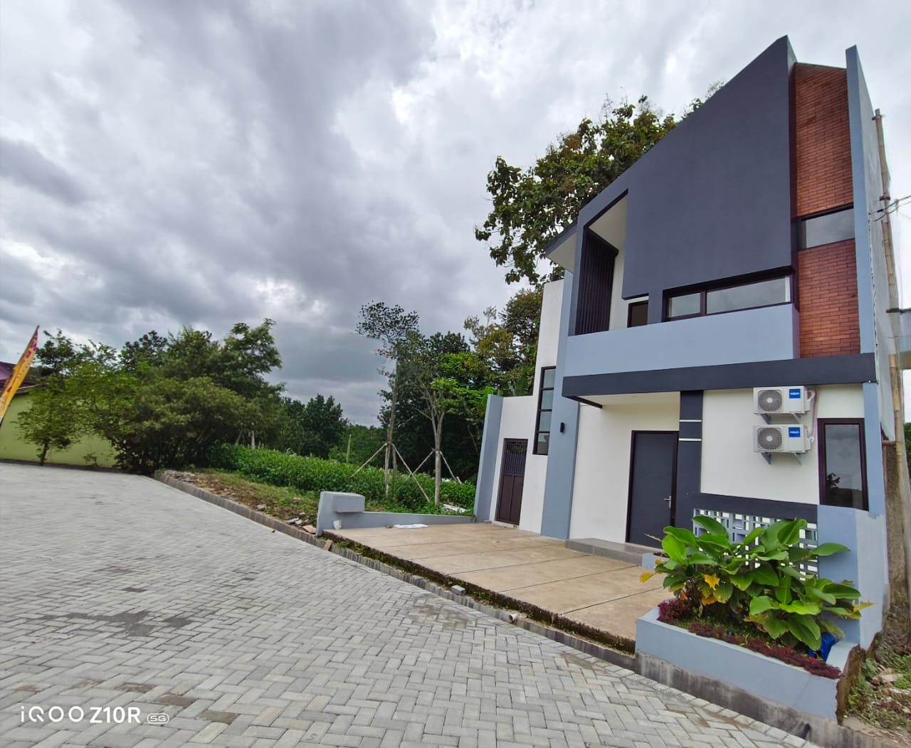 Rumah Kos Modern 2 Lantai Dekat Kampus UNSUD AMIKOM BSI