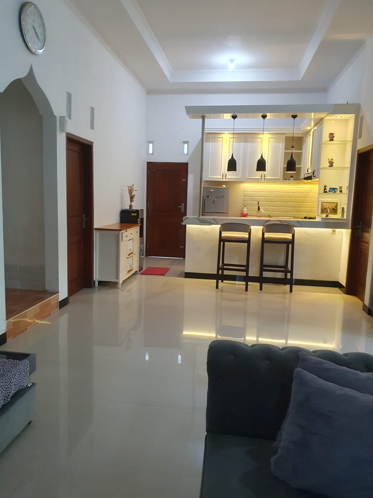 Disewakan Rumah FULL FURNISHED, luas, nyaman bersih dan terawat,  cocok untuk keluarga, rumah dinas, kantor online.