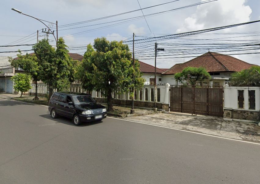 Dijual Rumah Halaman Luas Tengah Kota jalan Utama Purwokerto - JL Jendral Sudirman