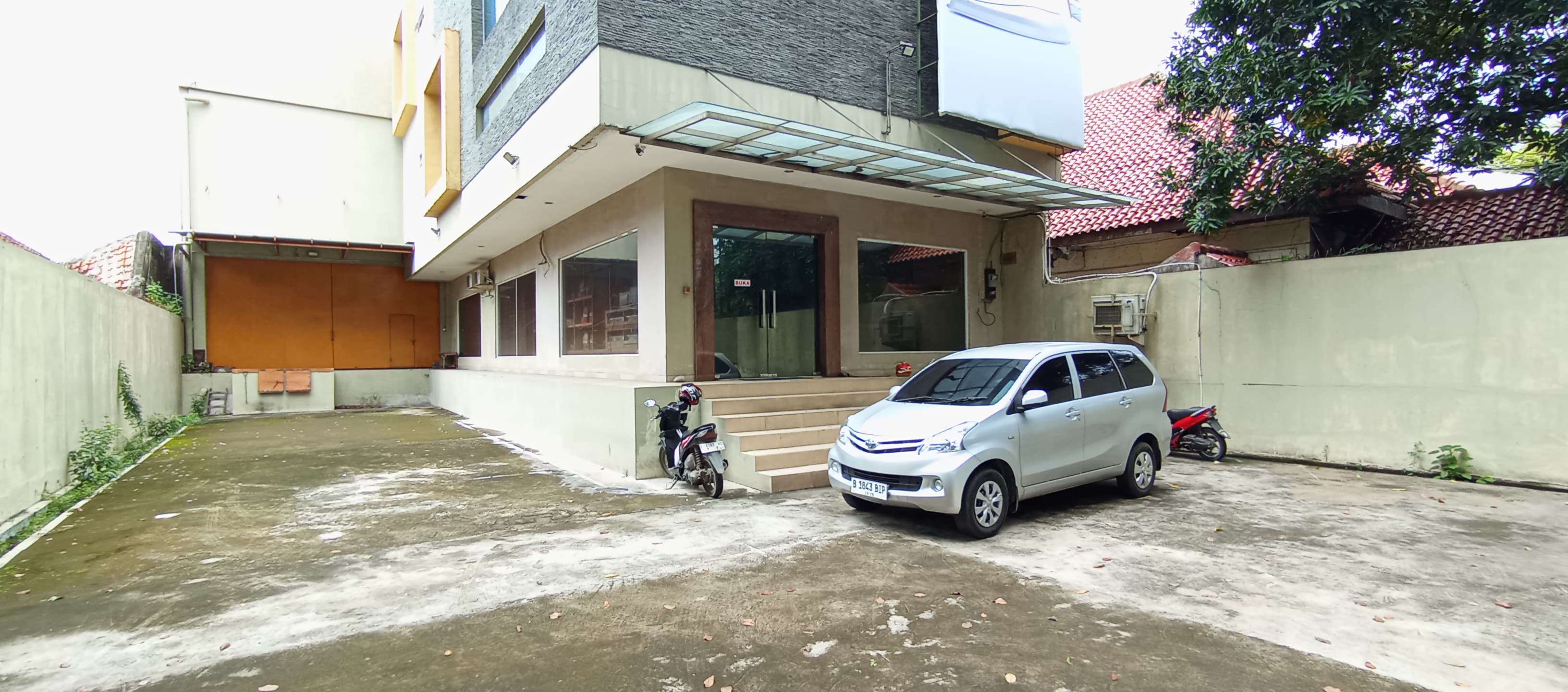 DIJUAL CEPAT! GUDANG & KANTOR 3 LANTAI SIAP PAKAI DI LOKASI STRATEGIS - KOTA CIREBON
