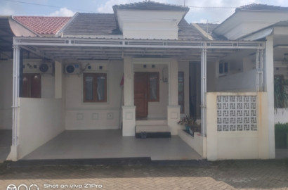 Rumah Cantik Perum Dekat Jalan Raya Hanya 10 Menit Ke Stasiun