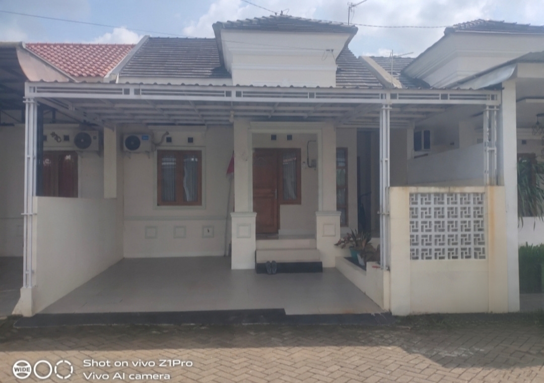 Rumah Cantik Perum Dekat Jalan Raya Hanya 10 Menit Ke Stasiun