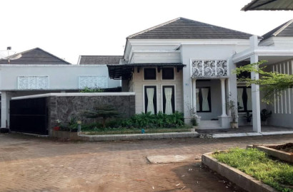 JUAL CEPAT RUMAH  KAMAR HOOK, 750 METER PASAR CERMEI