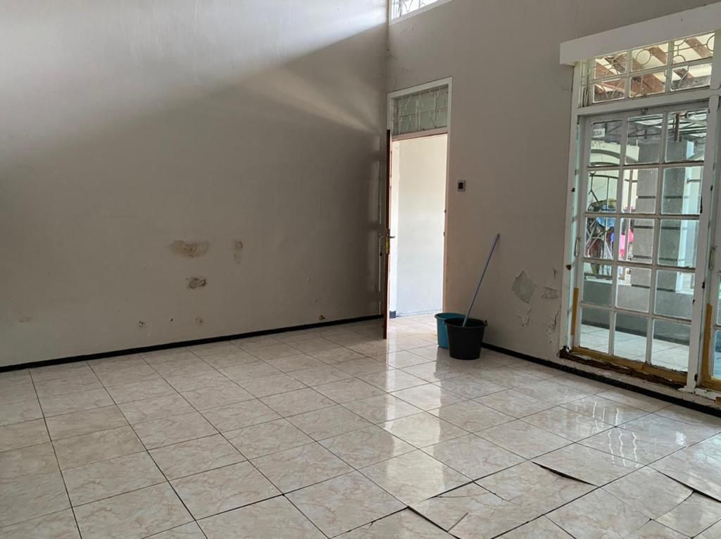 Dijual Rumah Halaman Luas Sudah Tembok Keliling - 3 Menit Alun-Alun Cilacap