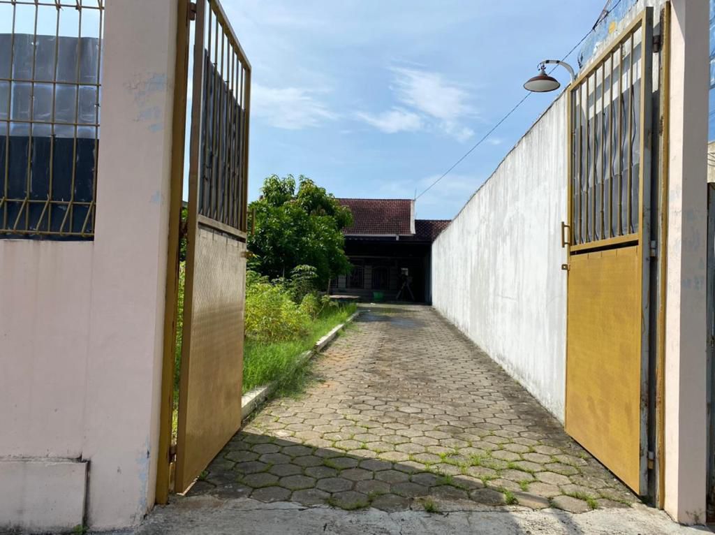 Dijual Rumah Halaman Luas Sudah Tembok Keliling - 3 Menit Alun-Alun Cilacap