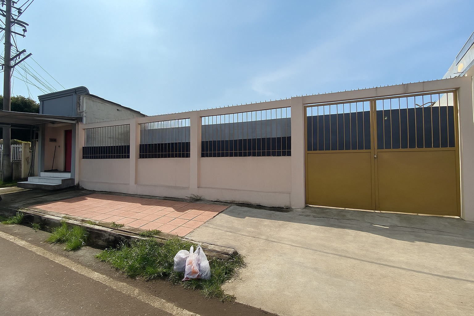Dijual Rumah Halaman Luas Sudah Tembok Keliling - 3 Menit Alun-Alun Cilacap