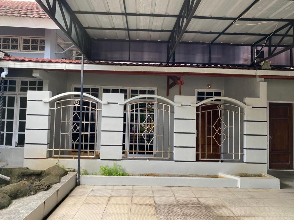 Dijual Rumah Halaman Luas Sudah Tembok Keliling - 3 Menit Alun-Alun Cilacap