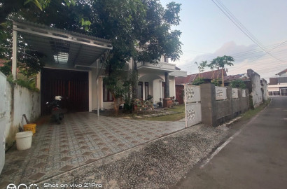 Rumah Bagus 5 Kamar Halaman Luas 2 Menit Ke Stasiun Purwokerto