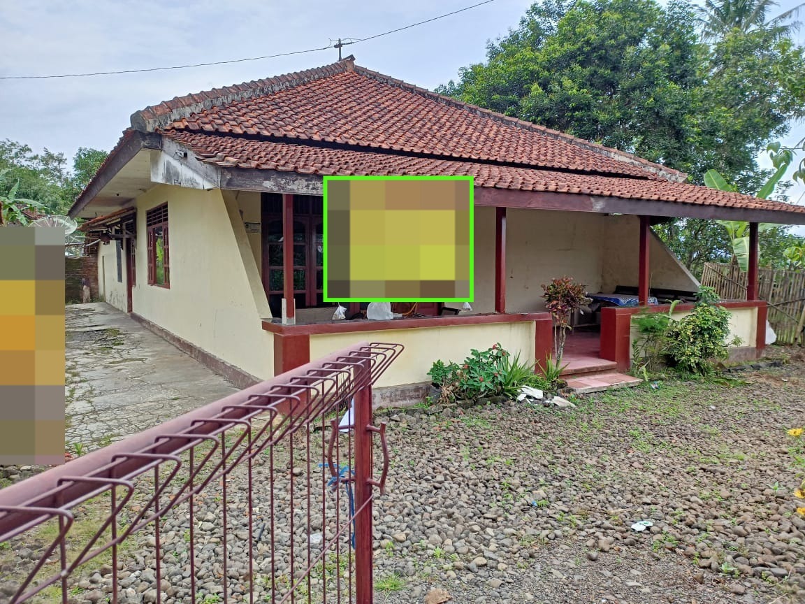 Dijual Rumah Dengan Halaman Luas di Kembaran