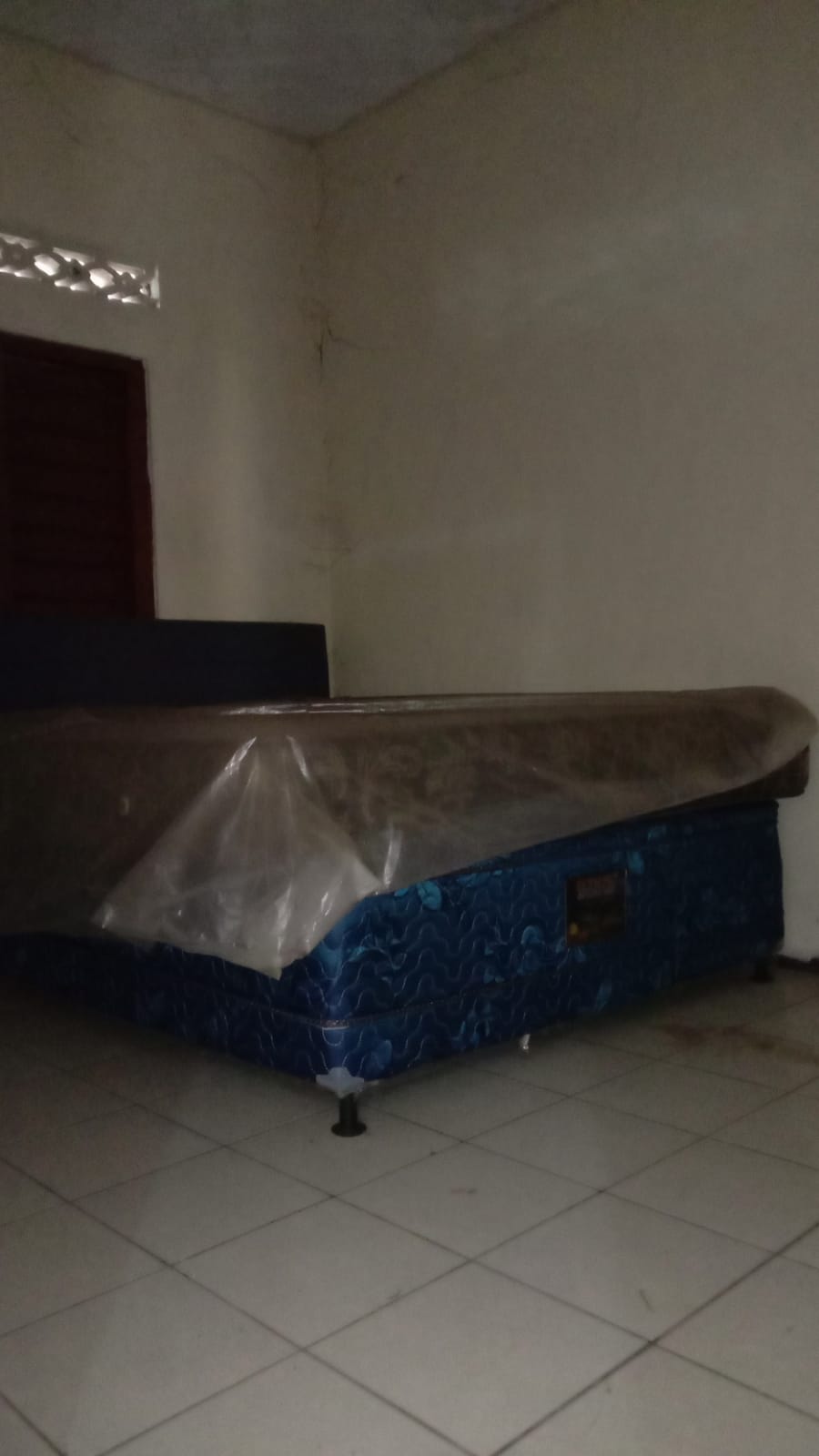 Dijual Rumah Dengan Halaman Luas di Kembaran