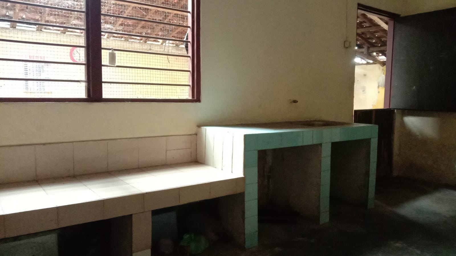 Dijual Rumah Dengan Halaman Luas di Kembaran