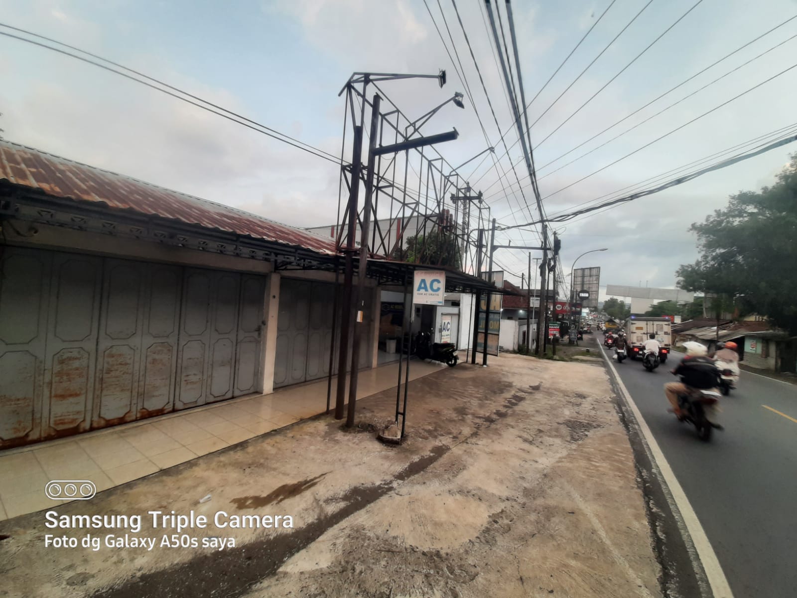 Dijual Tanah Bonus Bangunan dan Toko Pinggir Jalan Utama Banyumas Cocok untuk Gudang