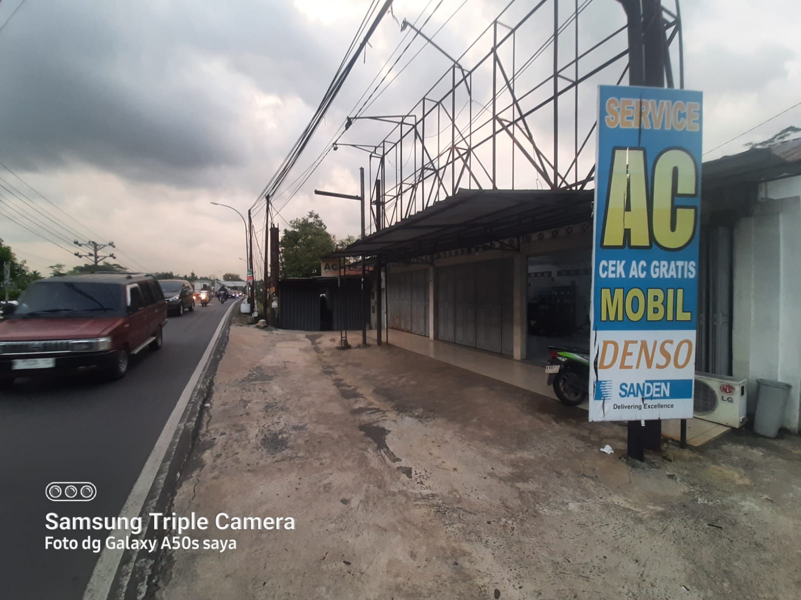 Dijual Tanah Bonus Bangunan dan Toko Pinggir Jalan Utama Banyumas Cocok untuk Gudang