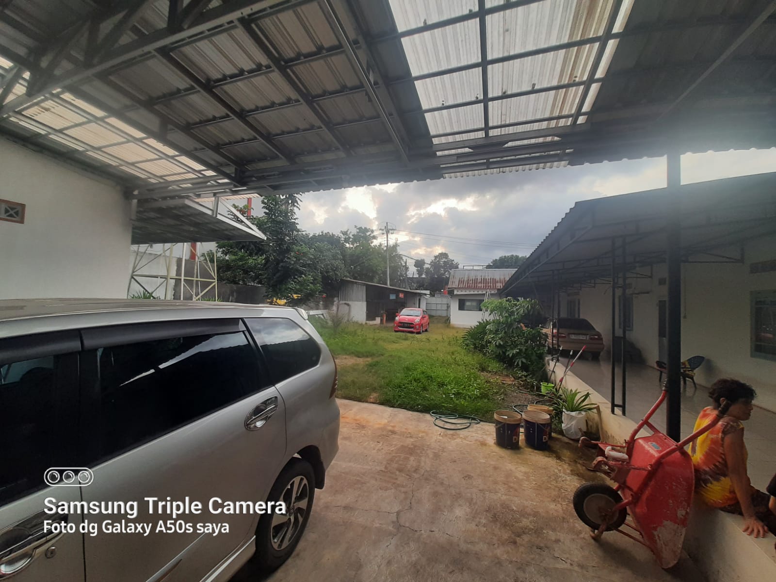 Dijual Tanah Bonus Bangunan dan Toko Pinggir Jalan Utama Banyumas Cocok untuk Gudang