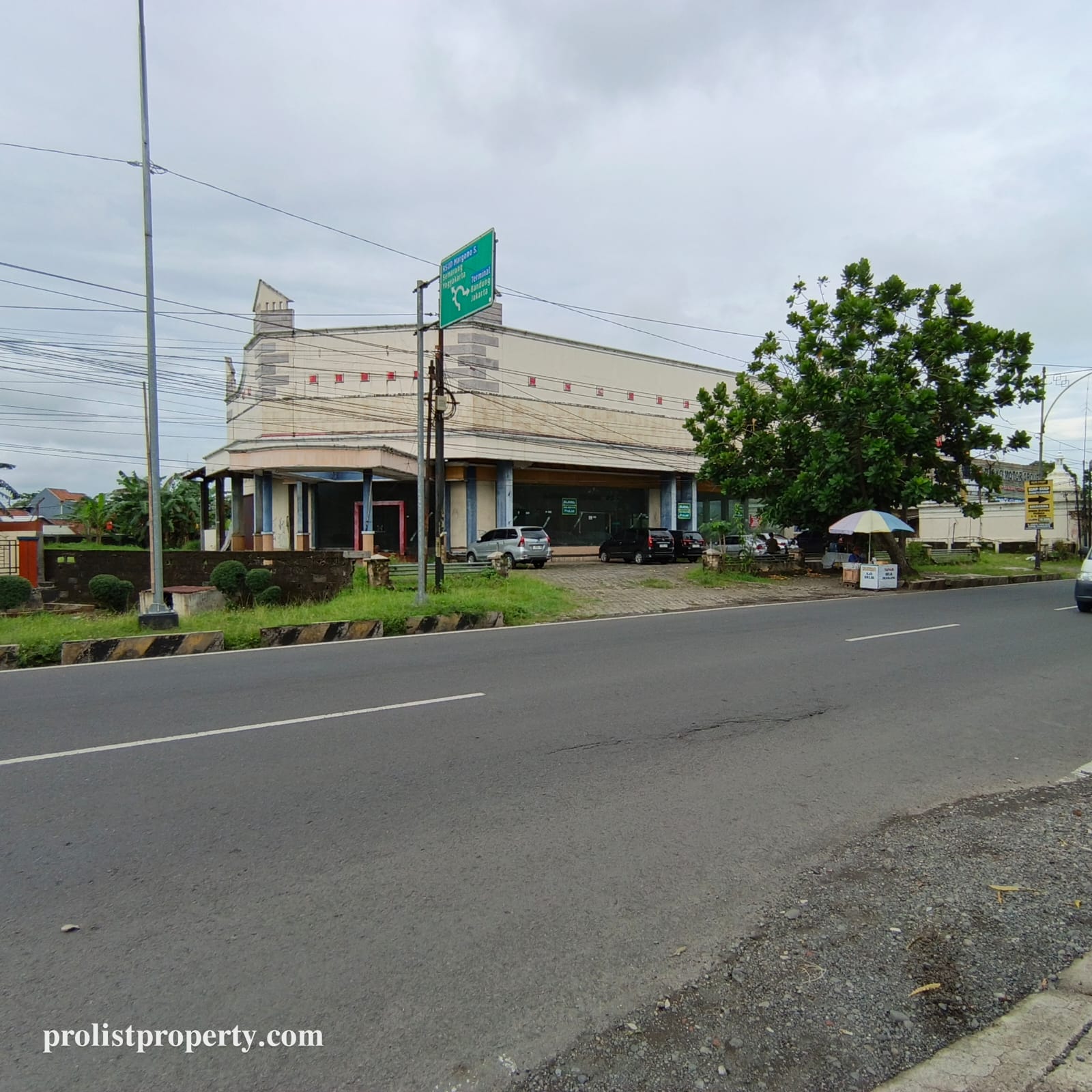 Dijual Gedung Showroom Lokasi Jl Jend Sudirman Purwokerto.