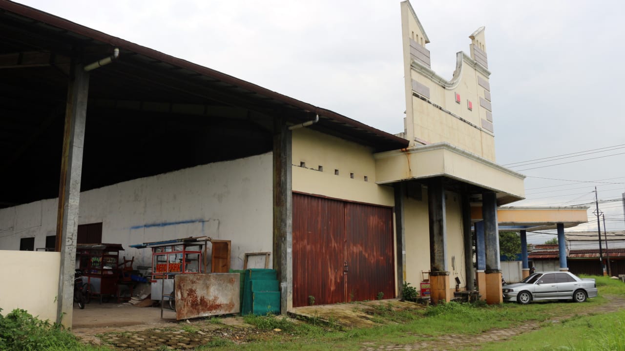 Dijual Gedung Showroom Lokasi Jl Jend Sudirman Purwokerto.