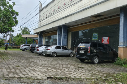 Dijual Gedung Showroom Lokasi Jl Jend Sudirman Purwokerto.