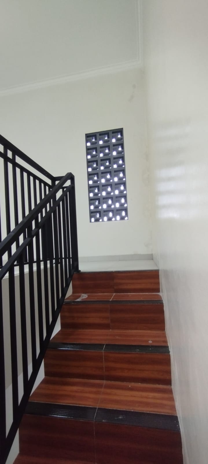 DIJUAL RUMAH MINIMALIS 1,5 LANTAI , DEKAT SEKOLAH NASIONAL 3 BAHASA PUTERA HARAPAN