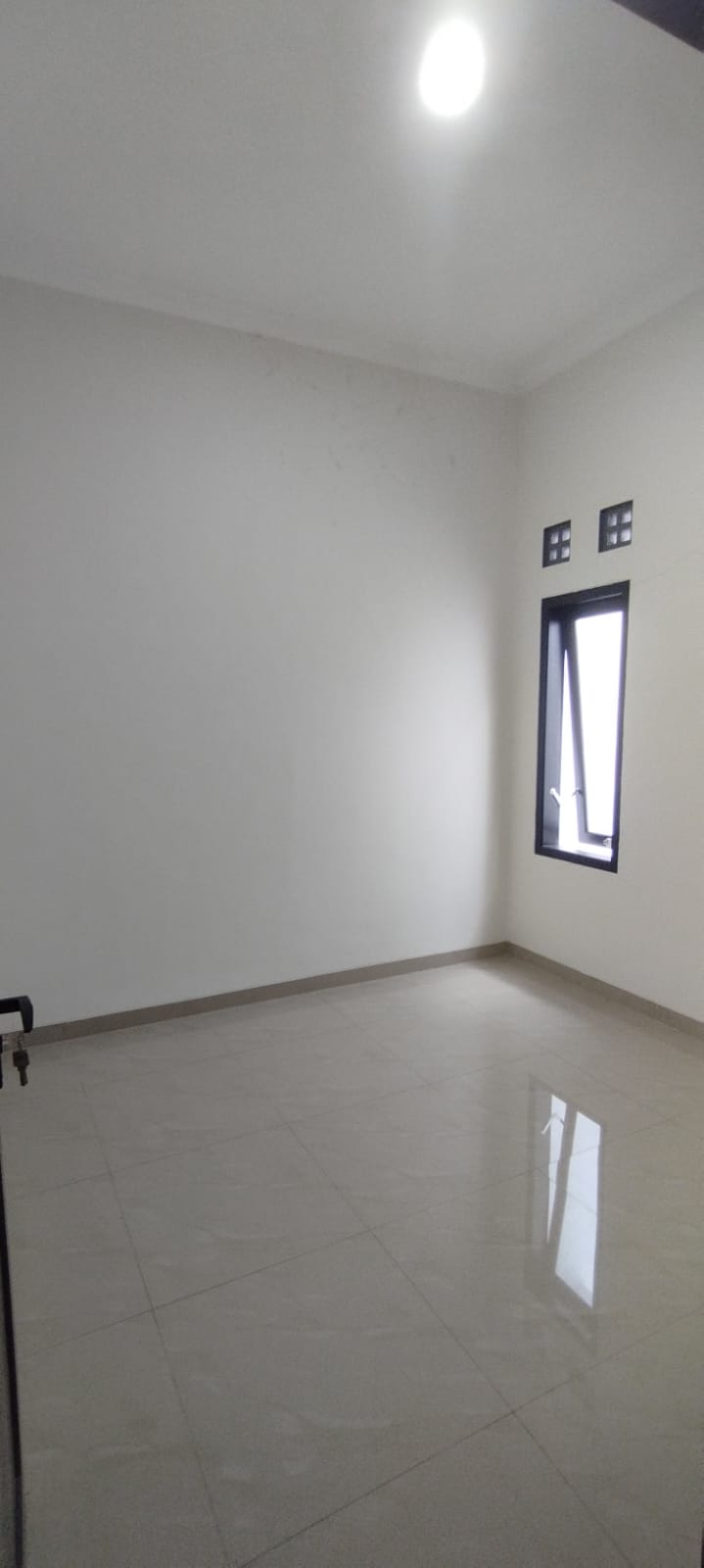 DIJUAL RUMAH MINIMALIS 1,5 LANTAI , DEKAT SEKOLAH NASIONAL 3 BAHASA PUTERA HARAPAN