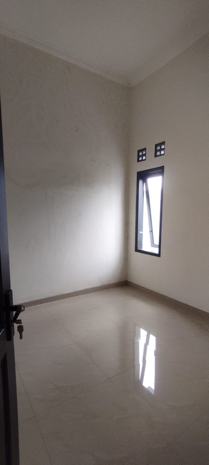 DIJUAL RUMAH MINIMALIS 1,5 LANTAI , DEKAT SEKOLAH NASIONAL 3 BAHASA PUTERA HARAPAN