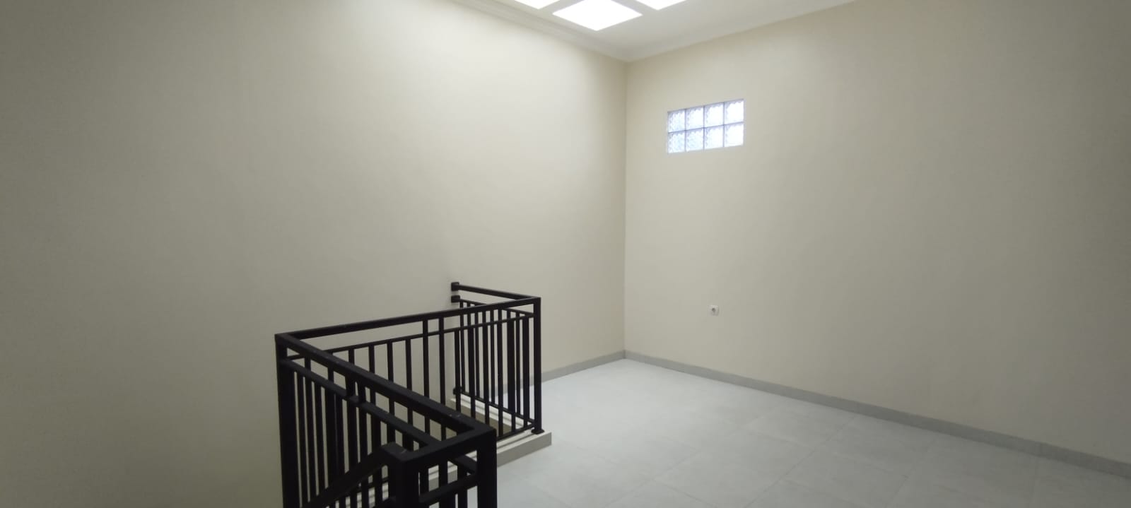 DIJUAL RUMAH MINIMALIS 1,5 LANTAI , DEKAT SEKOLAH NASIONAL 3 BAHASA PUTERA HARAPAN